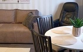 Modern Central Flat- Arrive Late, Leave Late